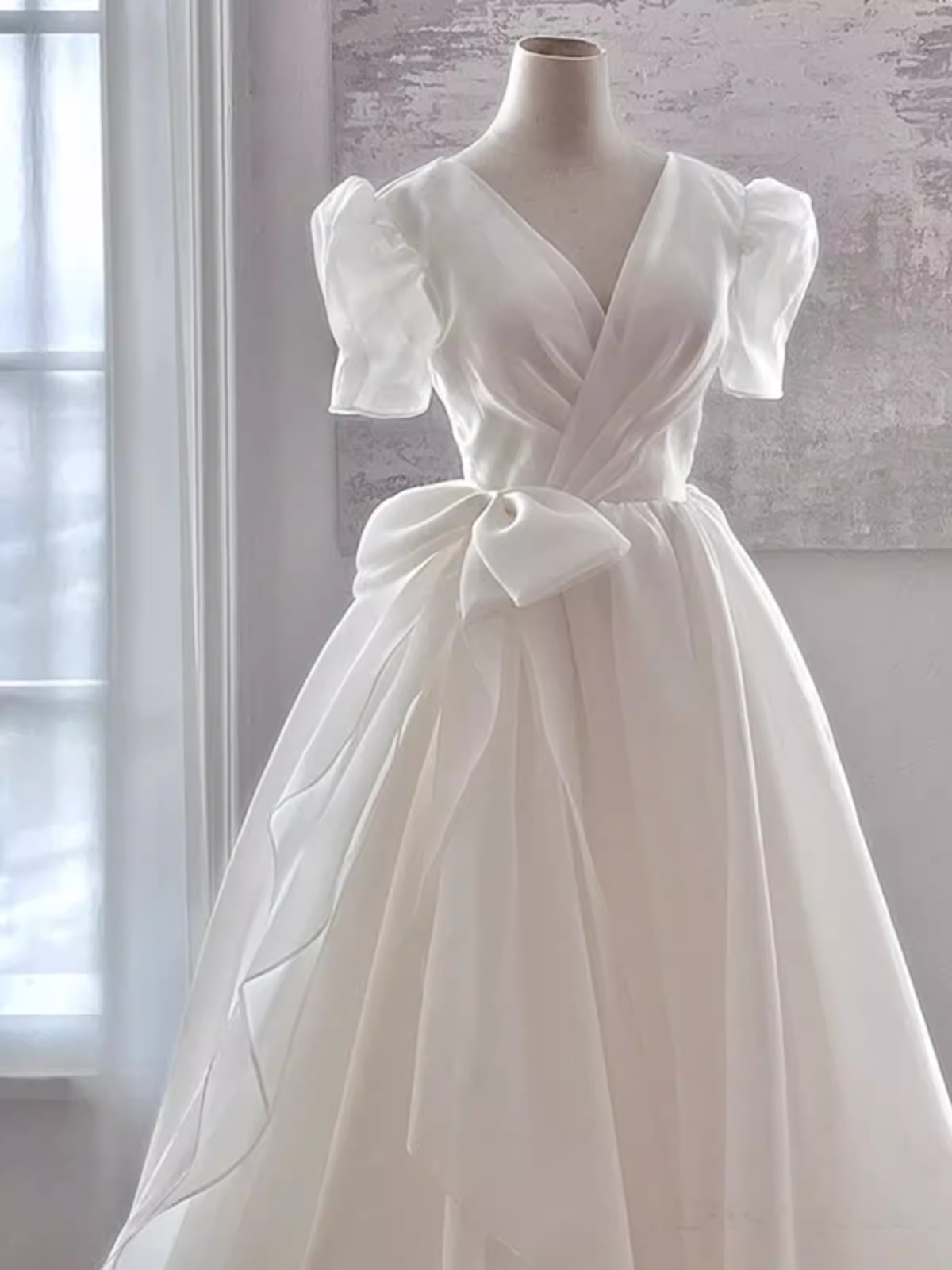 Vintage Ball Gown V Neckline Chiffon White Long Wedding Dresses Brides Dress