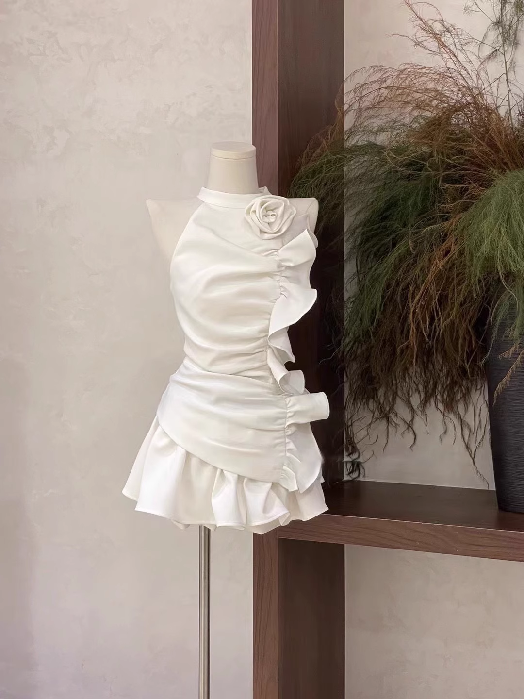 Cute 2 Pieces Halter Ruffled White Women's Short Vacation Dresses