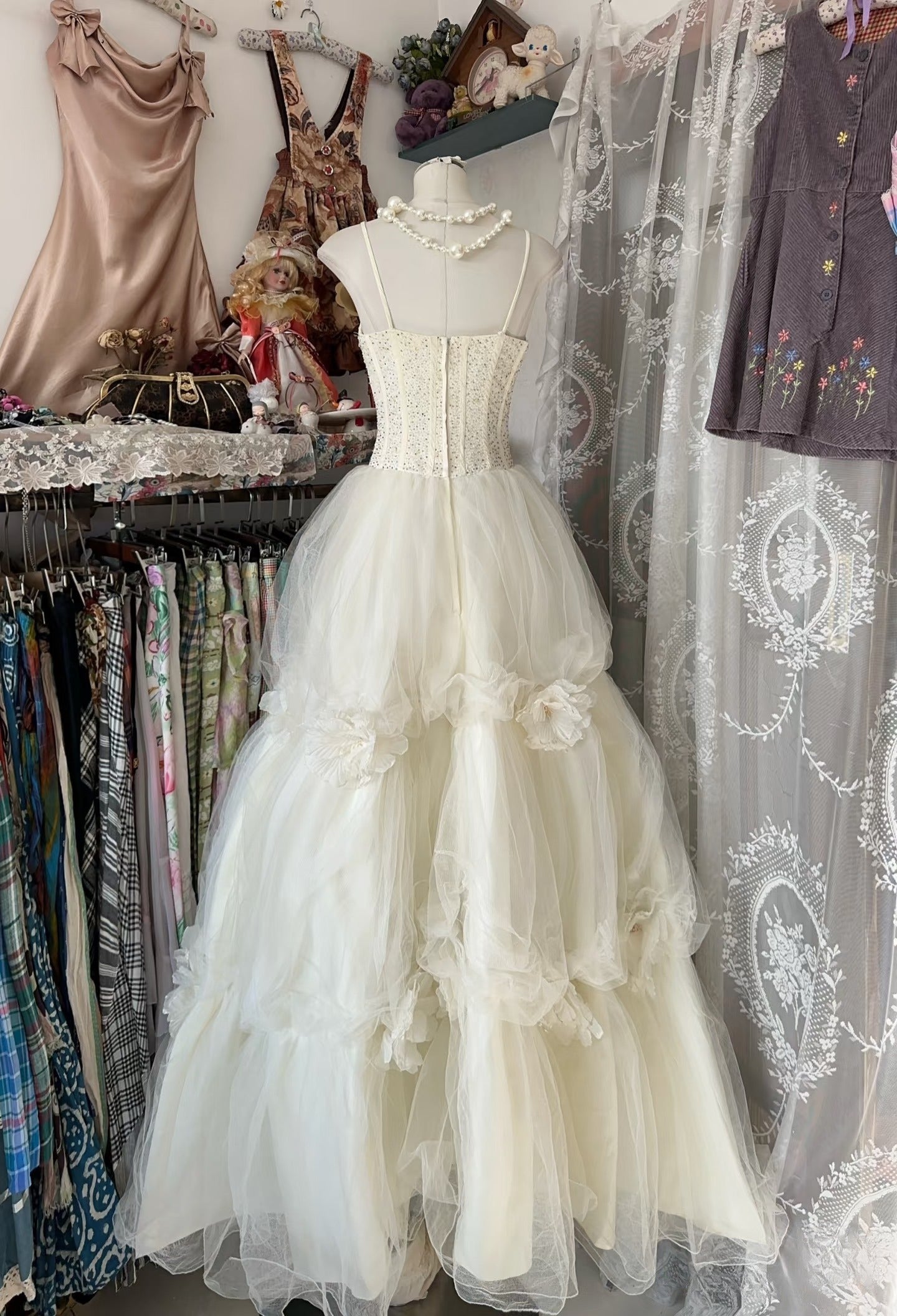 Vintage Ball Gown Spaghetti Straps Sleeveless Long White Evening Dress Prom Dresses