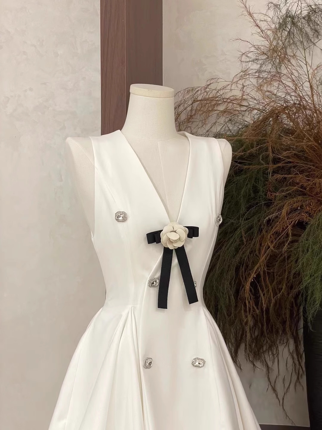 Sexy A Line V Neckline Ruffled White Women's Holiday Dresses