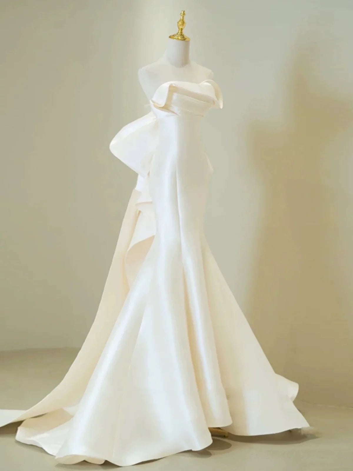 Timeless Mermaid Sweetheart White Satin Wedding Dresses