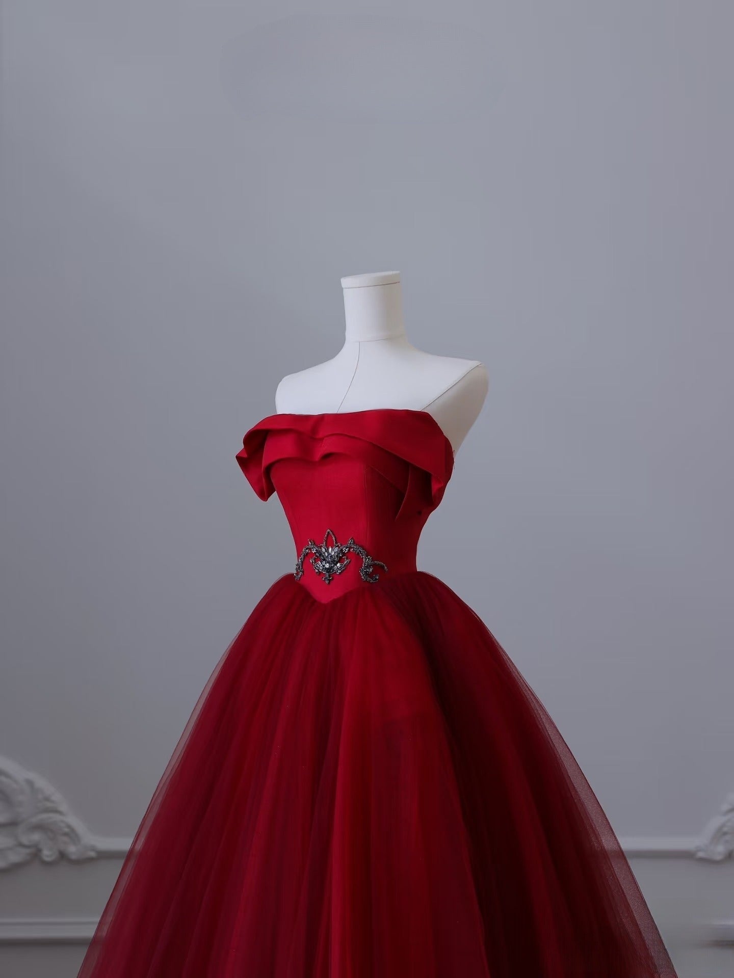 Pretty Ball Gown Strapless Burgundy Tulle Long Prom Dresses Evening Gowns