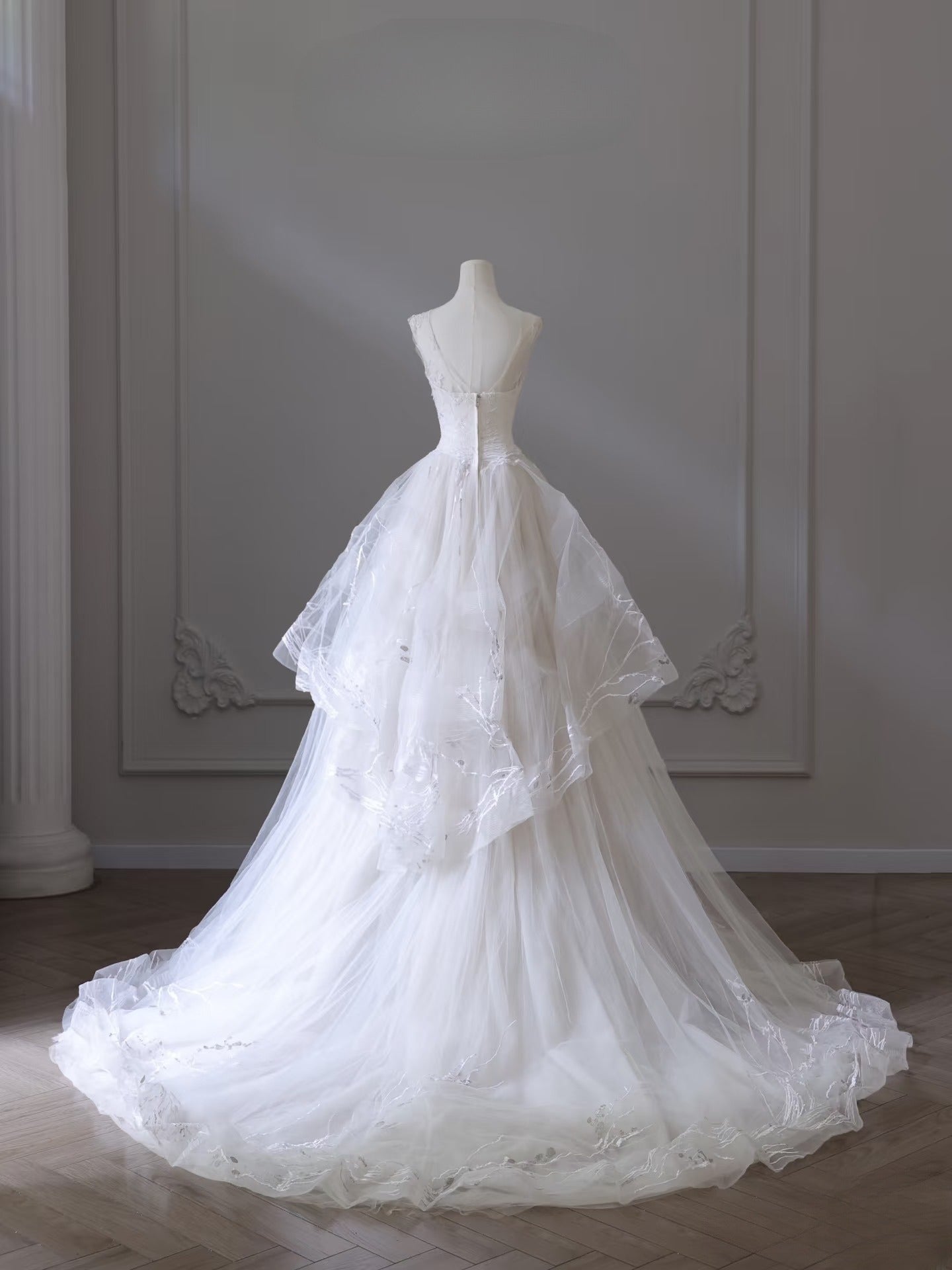 Timeless Ball Gown Strapless Tulle White Wedding Dresses Brides Dress