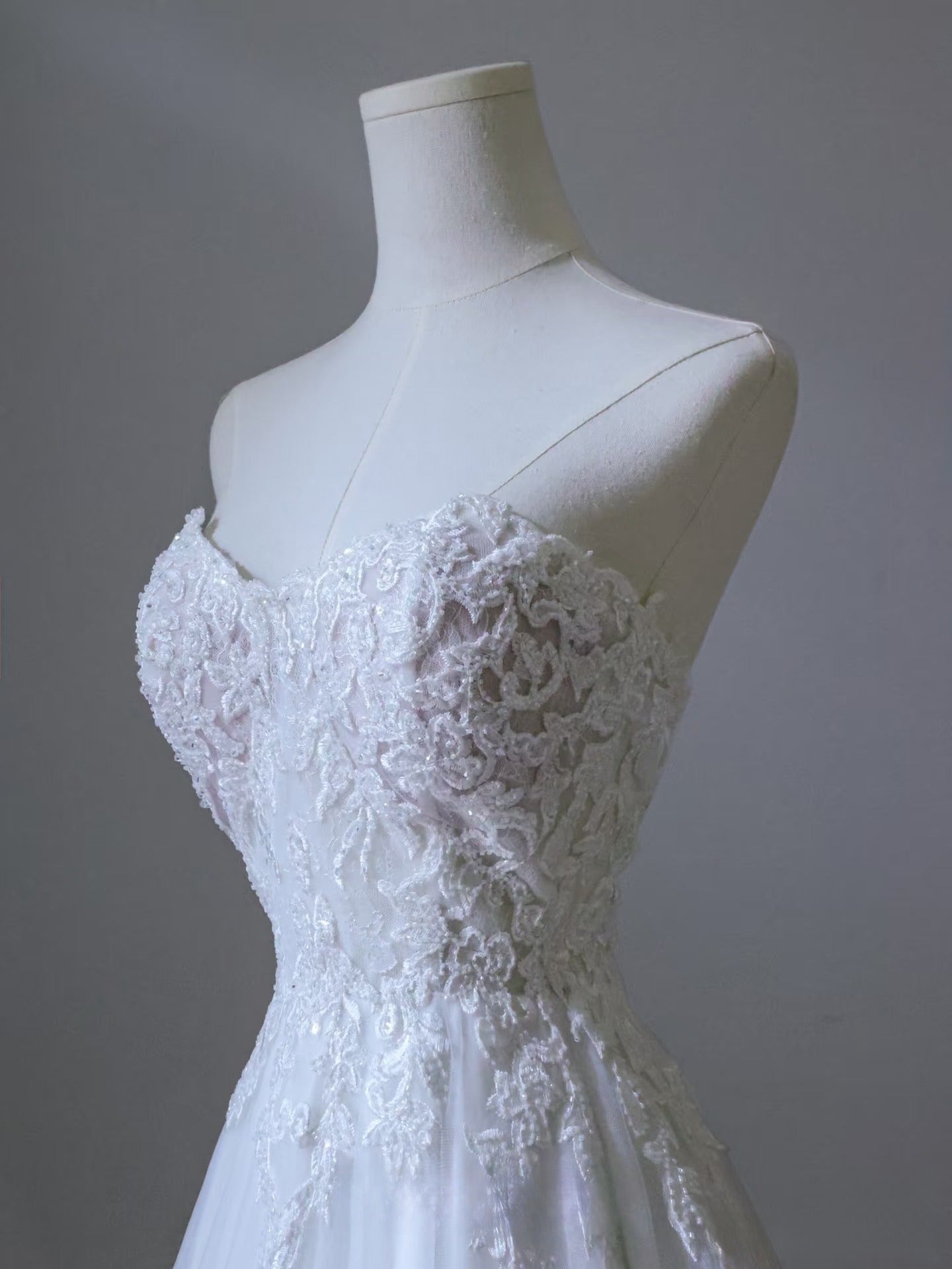 Timeless A Line Sweetheart Lace Tulle White Wedding Dresses Brides Dress