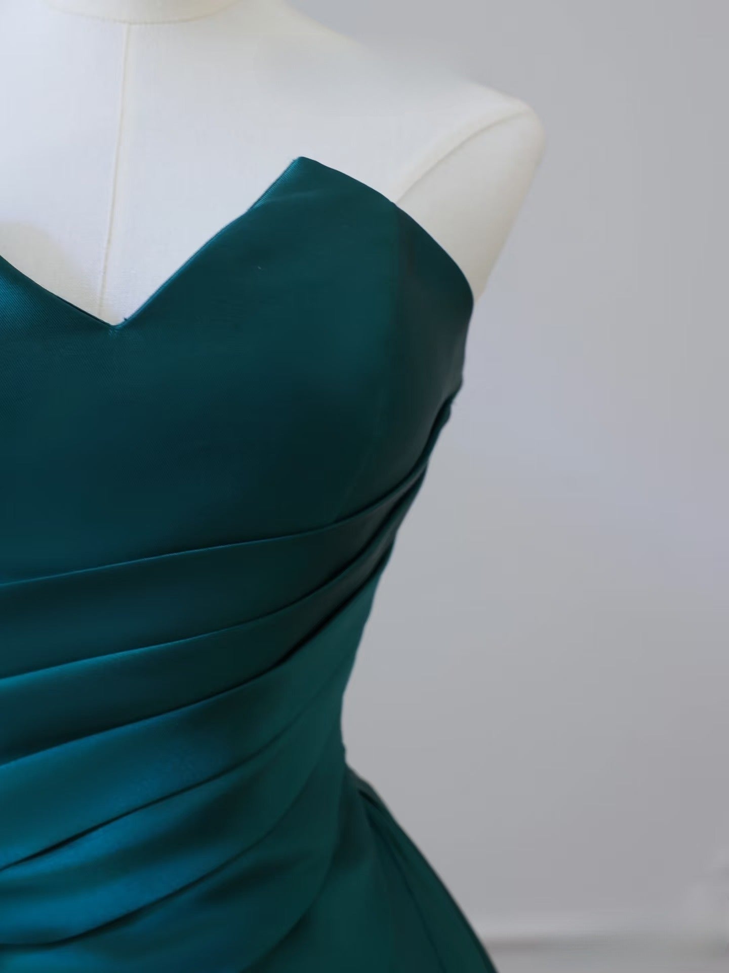 Pretty Ball Gown Sweetheart Satin Ruffles Long Prom Dresses Party Dress