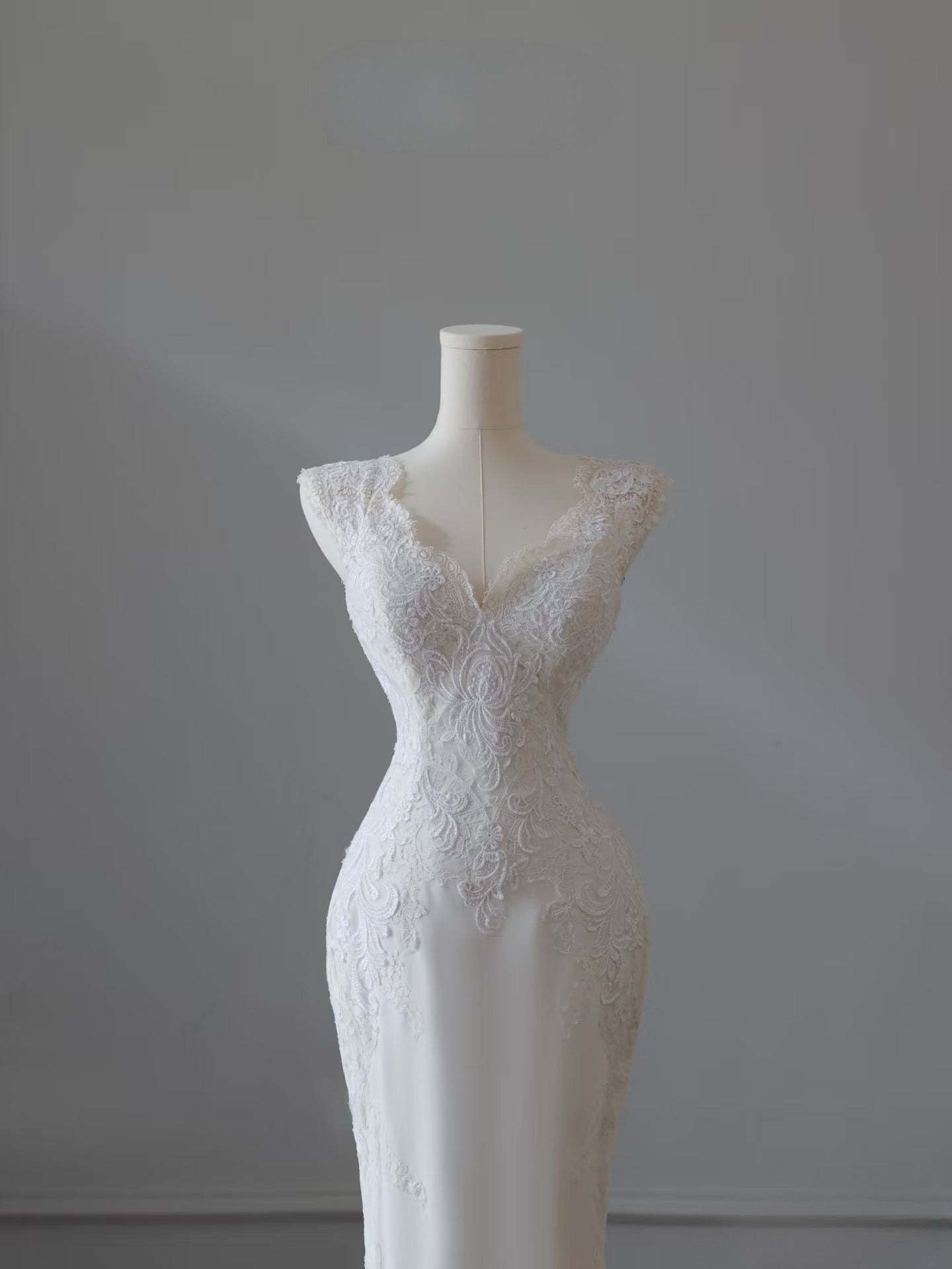 Timeless Mermaid V Neckline White Lace Wedding Dresses Bridal Dress