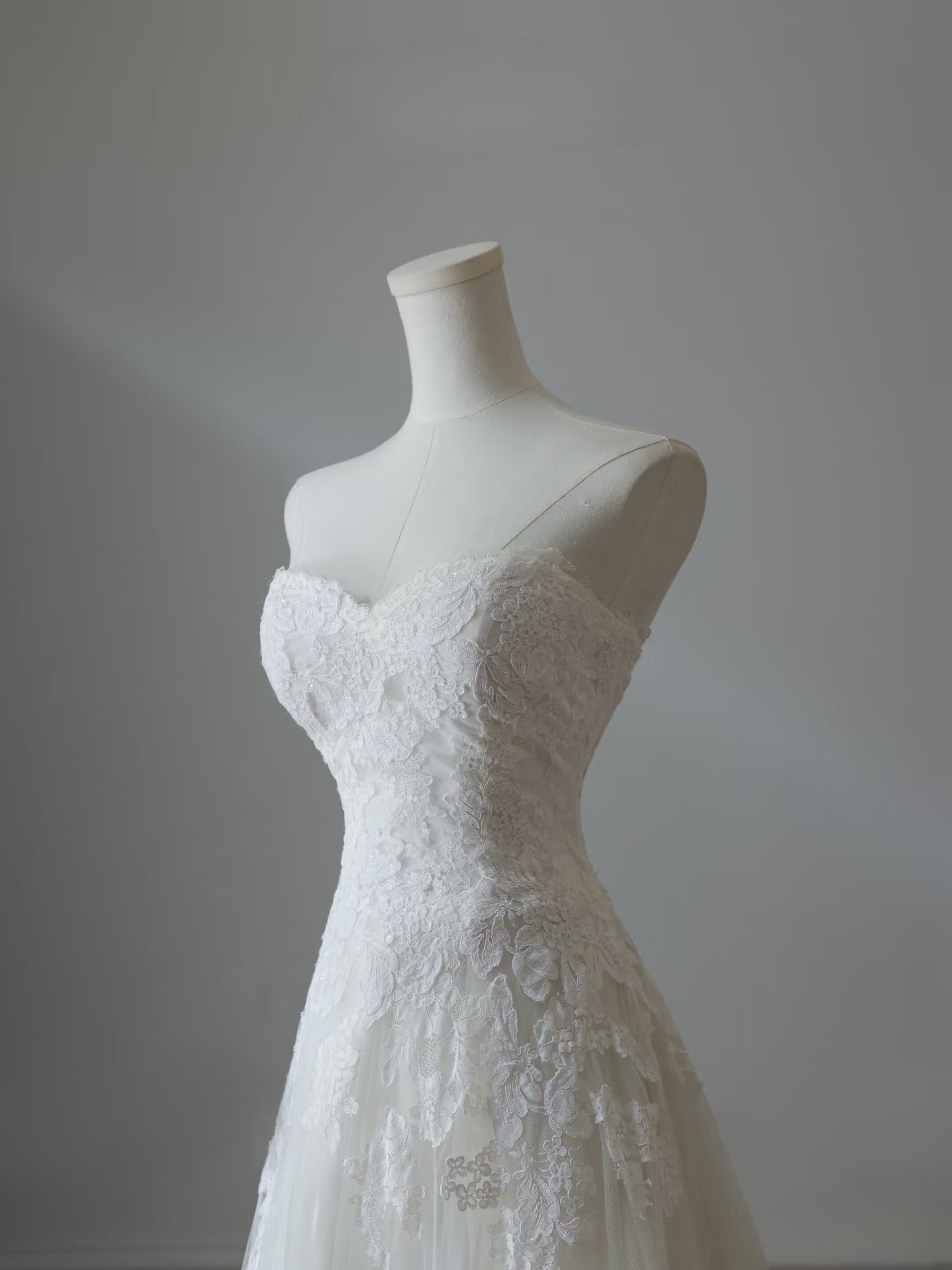 Timeless A Line Sweetheart Lace Tulle White Wedding Dresses Brides Dress
