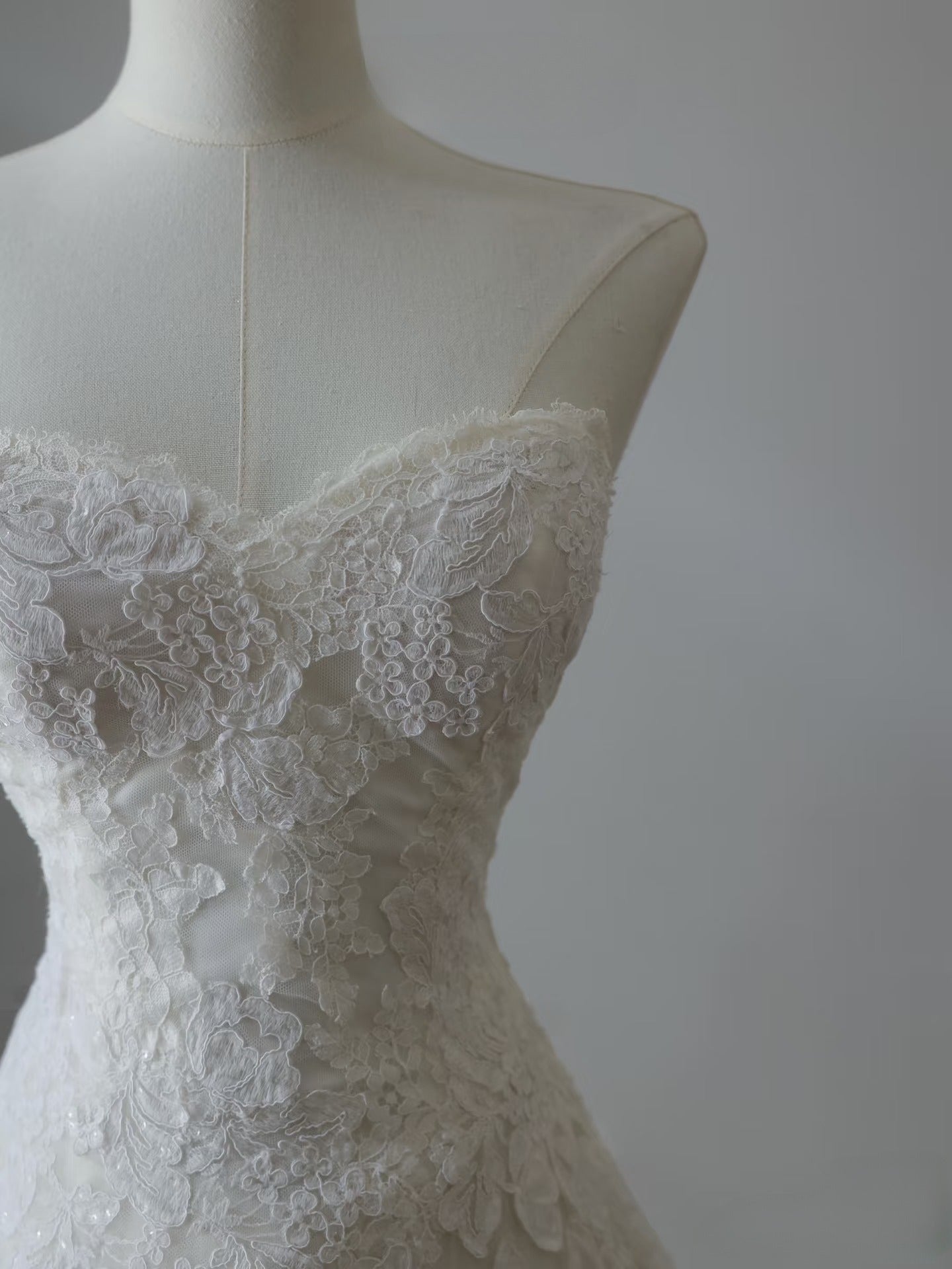 Timeless A Line Sweetheart Lace Tulle White Wedding Dresses Brides Dress