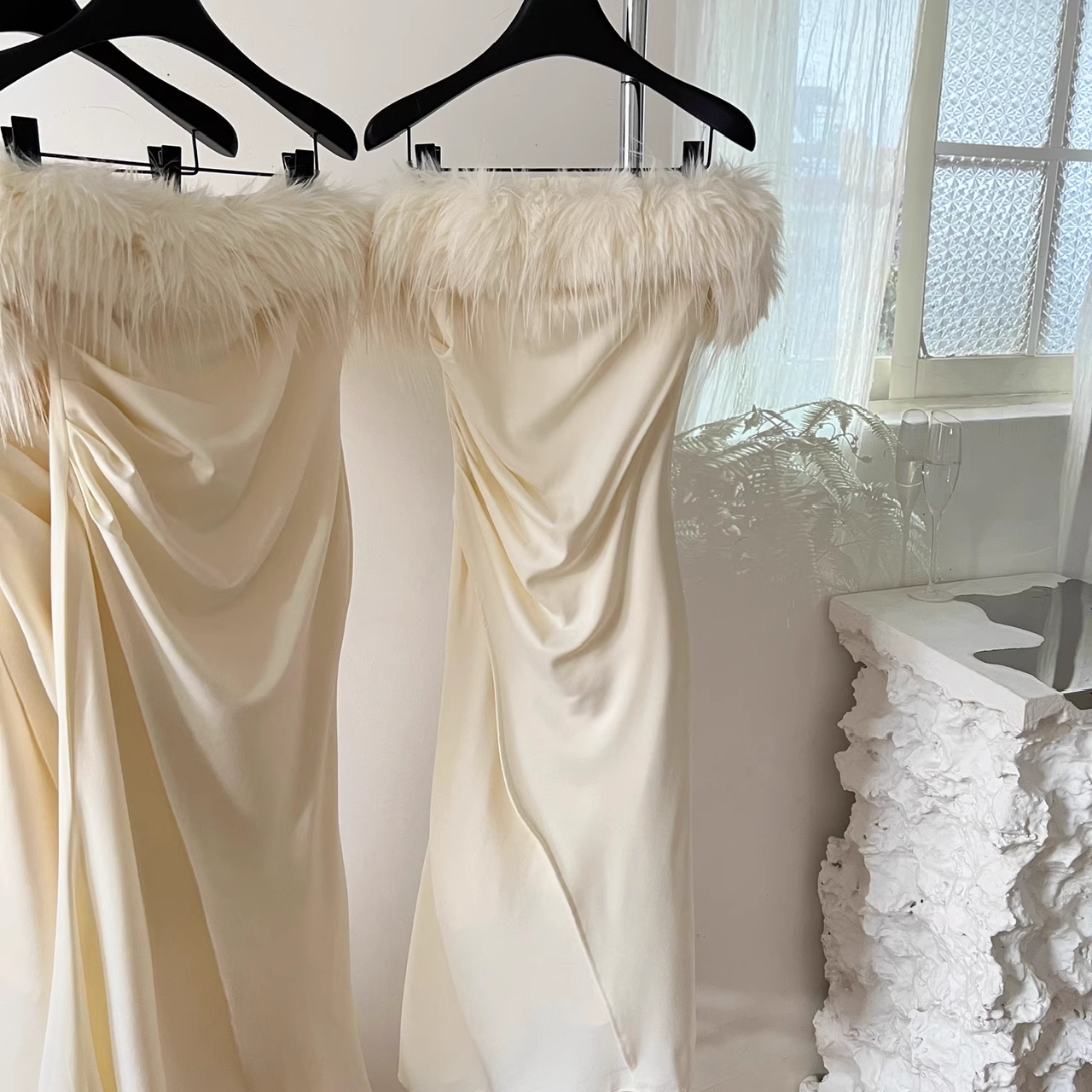 Sheath Strapless Sleeveless Ivory Feather Dress Slit Holiday Dresses