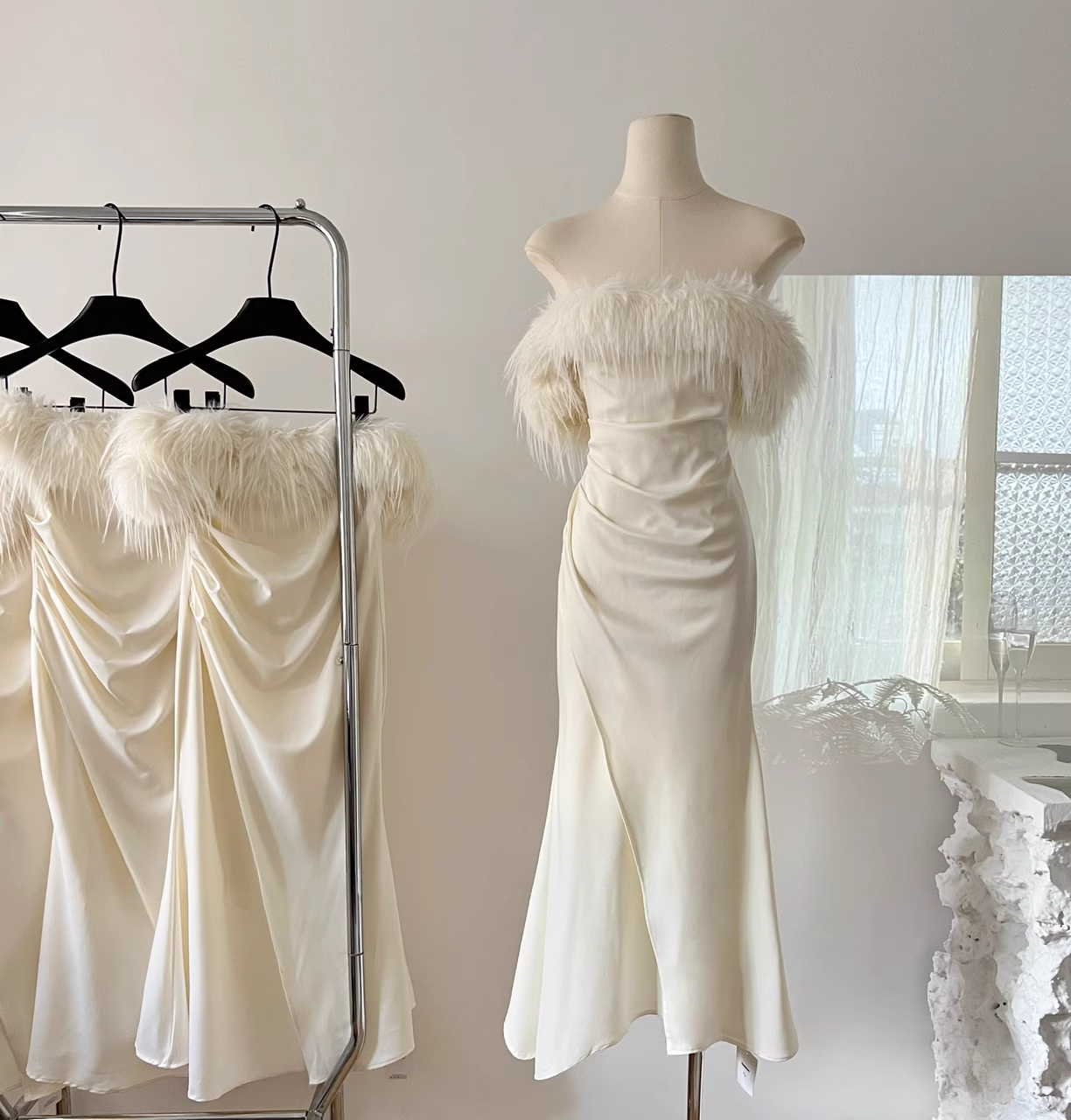 Sheath Strapless Sleeveless Ivory Feather Dress Slit Holiday Dresses