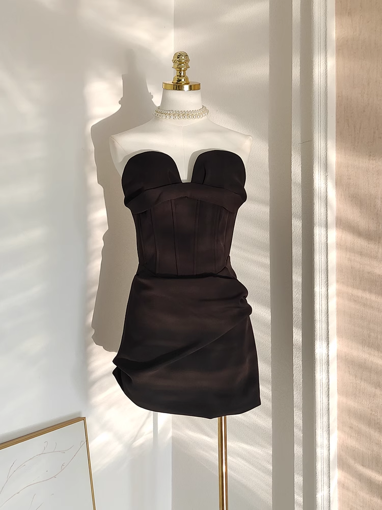 Sexy A Line Sweetheart Ruffles Satin Black Vacation Dresses Short Birthday Outfits