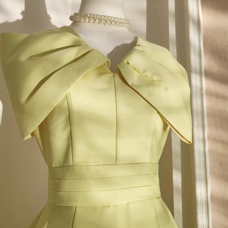 Sexy A line V neckline Satin Knee Length Homecoming Dresses Yellow Birthday Outfits