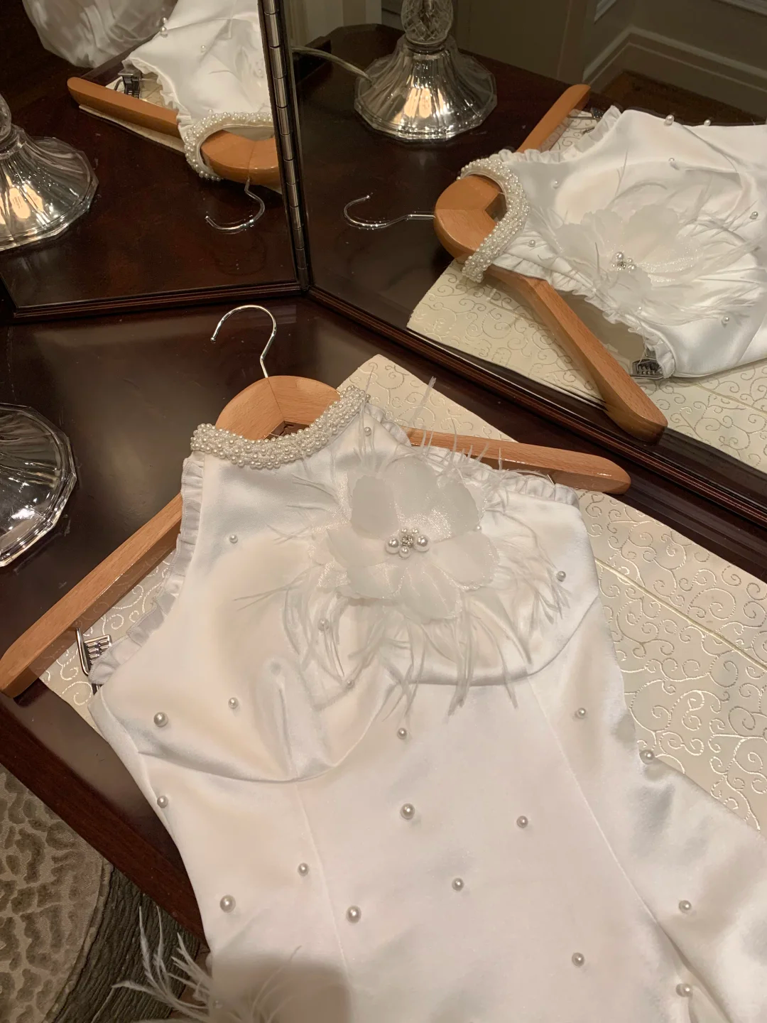 Cute White Sleeveless Satin Beaded Short Homecoming Dress Formal 20th Birthday Outfits