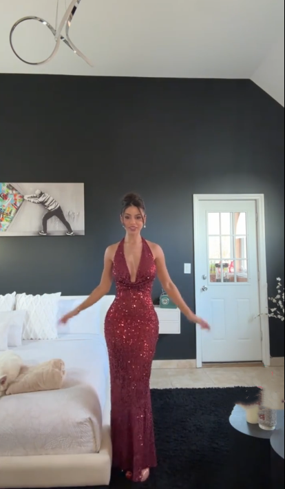 Elegant Burgundy Halter V Neck Sequin Mermaid Long Party Dress Evening Dress
