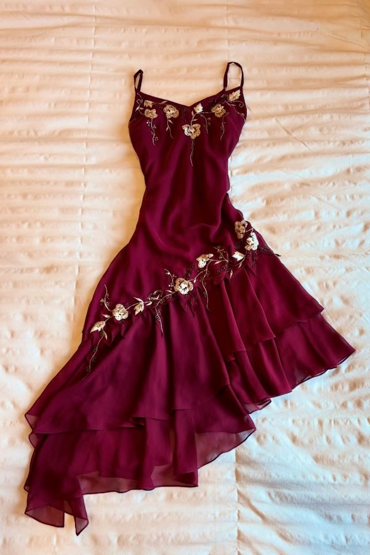 Pretty Burgundy V Neck Chiffon Appliques Short Homecoming Dress Birthday Outfits