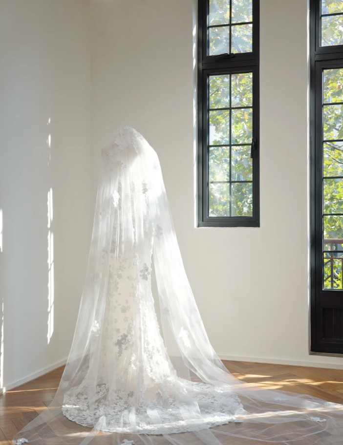 Pretty Sleeveless white Tulle Appliques Mermaid Long Wedding Dress Bridal Dress