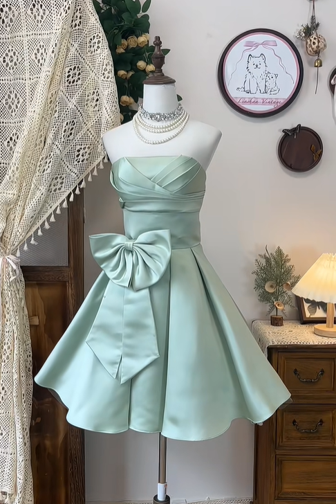 Cute Green Strapless Satin Pleated Bow Homecoming Dress Short Birthday Outfits