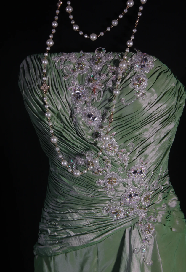 Pretty Strapless Green Satin Beaded Appliques Party Dress Long Mermaid 20th Birthday Outfits