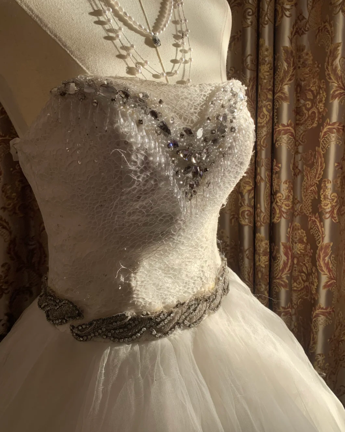 Pretty White Strapless Tulle Beaded Appliques Long Wedding Dress Bridal Dress