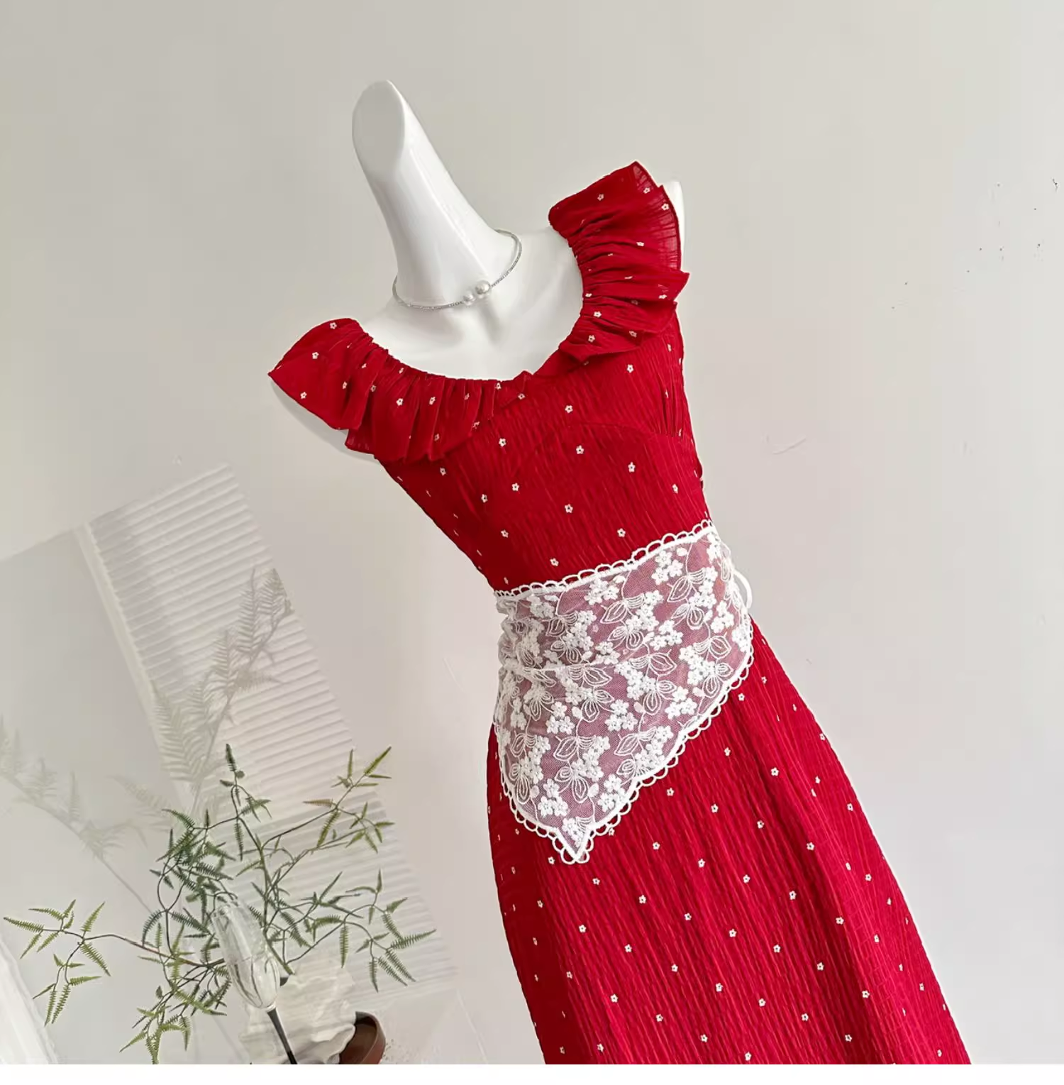 French Retro Temperament V-neck Small Flying Sleeve Red Dress Vacation Dress