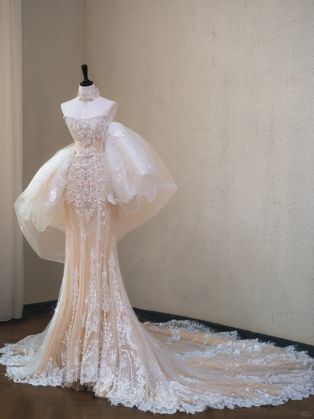 Classy Champagne Strapless Tulle Lace Appliques Mermaid Long Wedding Dress Bridal Dress