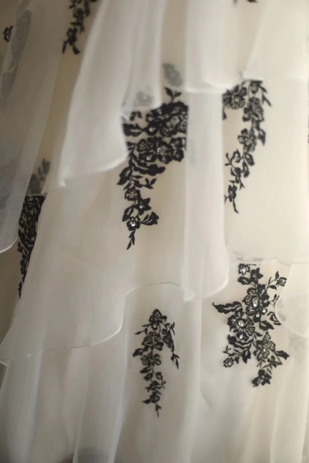 Vintage Black White Tulle Appliques Formal Wedding Dress Long Party Dress