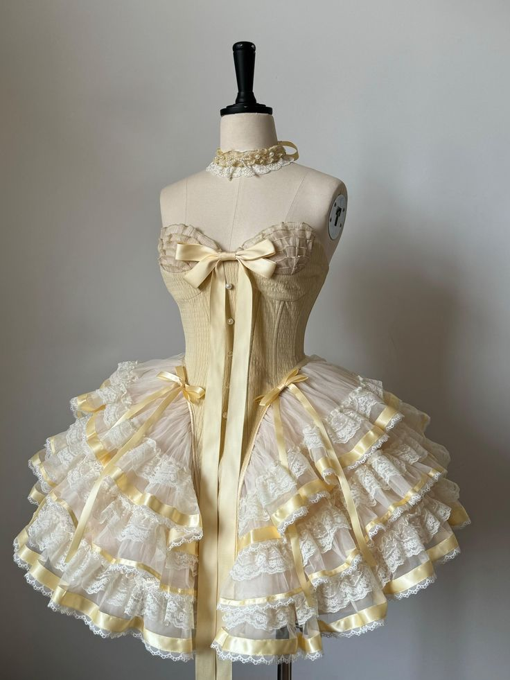 Sweet Yellow Sweetheart Neck Lace Layered A Short Party Dress 18th Birthday Outfits