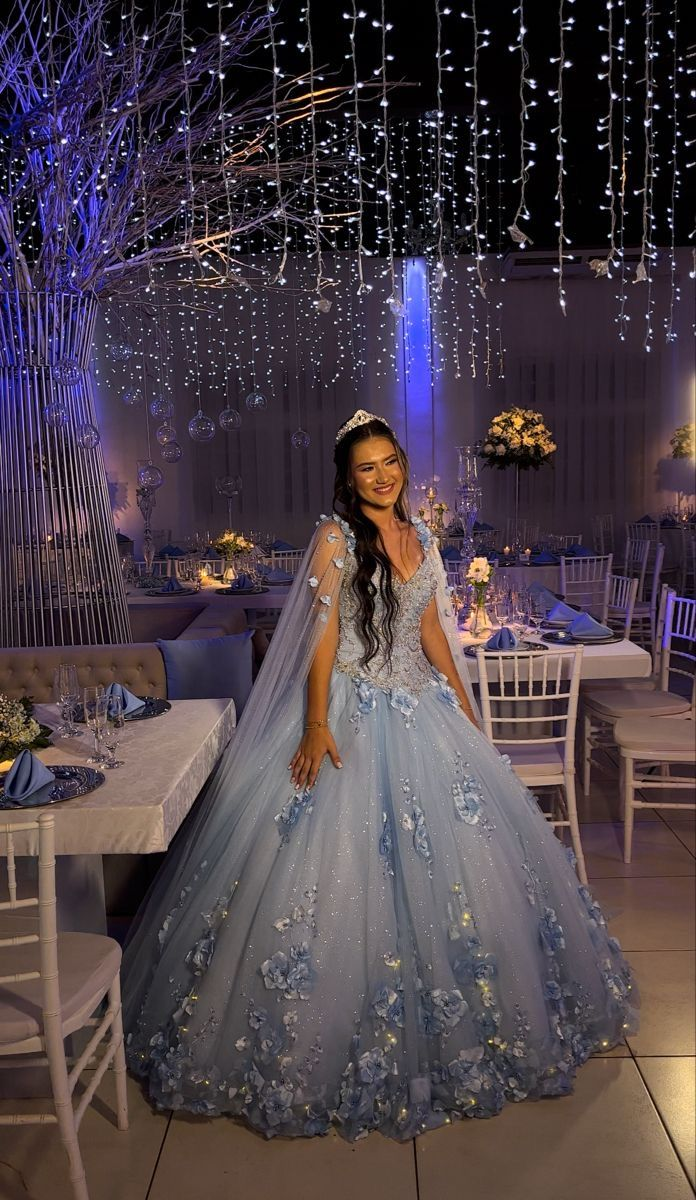 Gorgeous V Neck Blue Tulle Beaded Sequin Appliques Quinceanera Dress Sweet 16 Dress