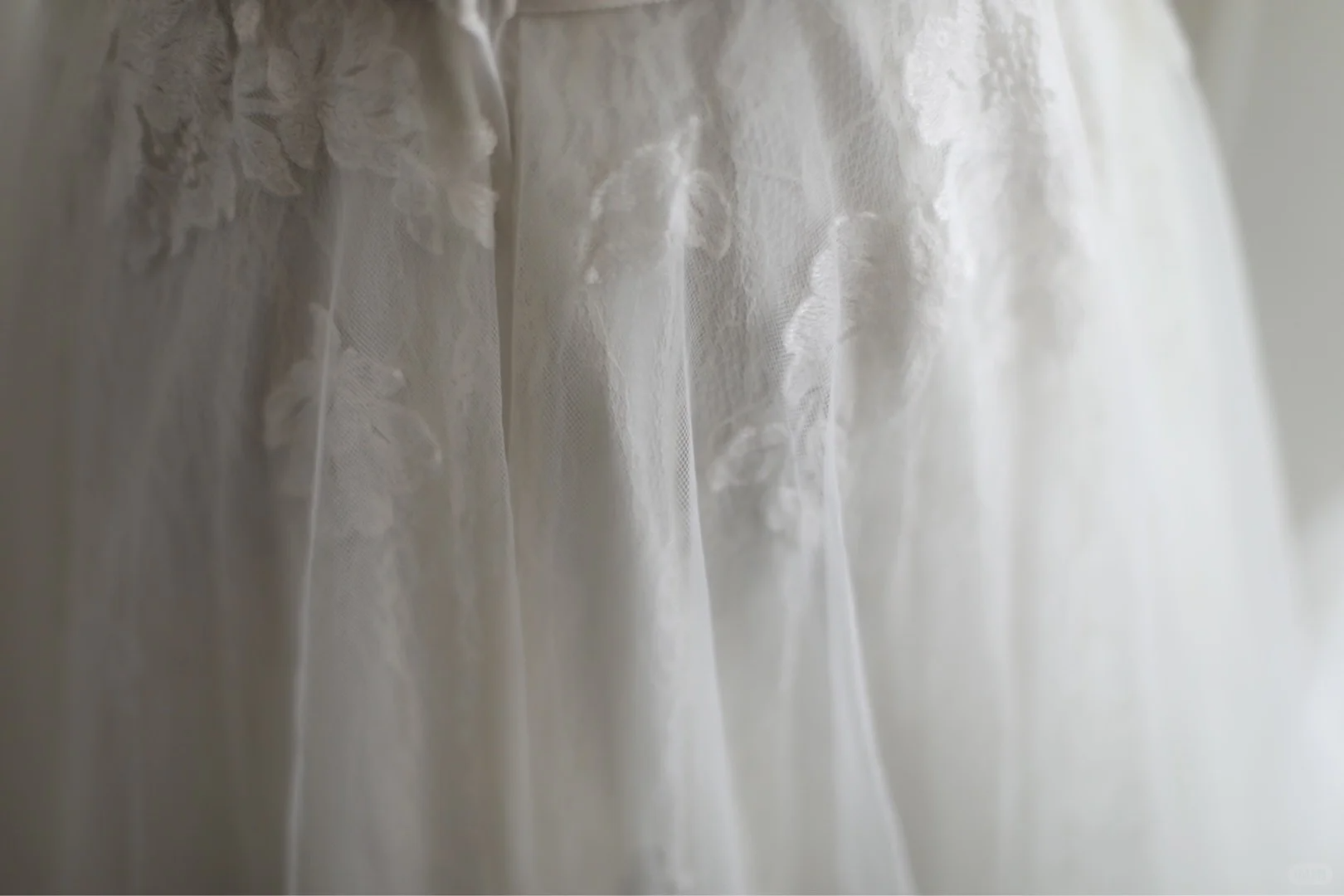 Charming Strapless White Tulle Lace Appliques A Line Formal Wedding Dress