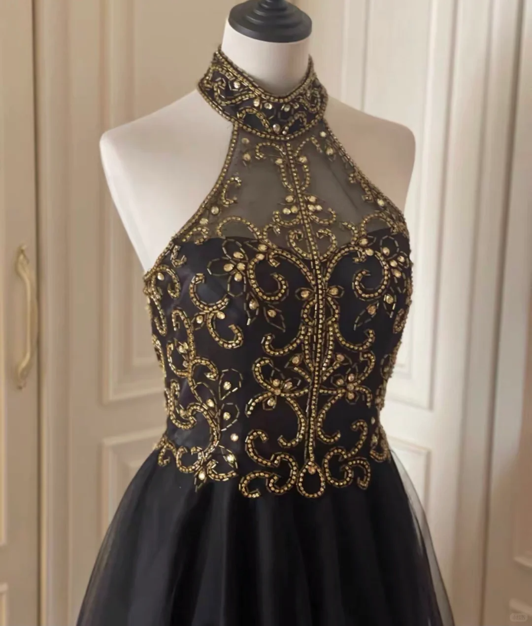 Charming Sleeveless Halter Tulle Beaded Cocktail Dress Black Homecoming Dress Birthday Outfits