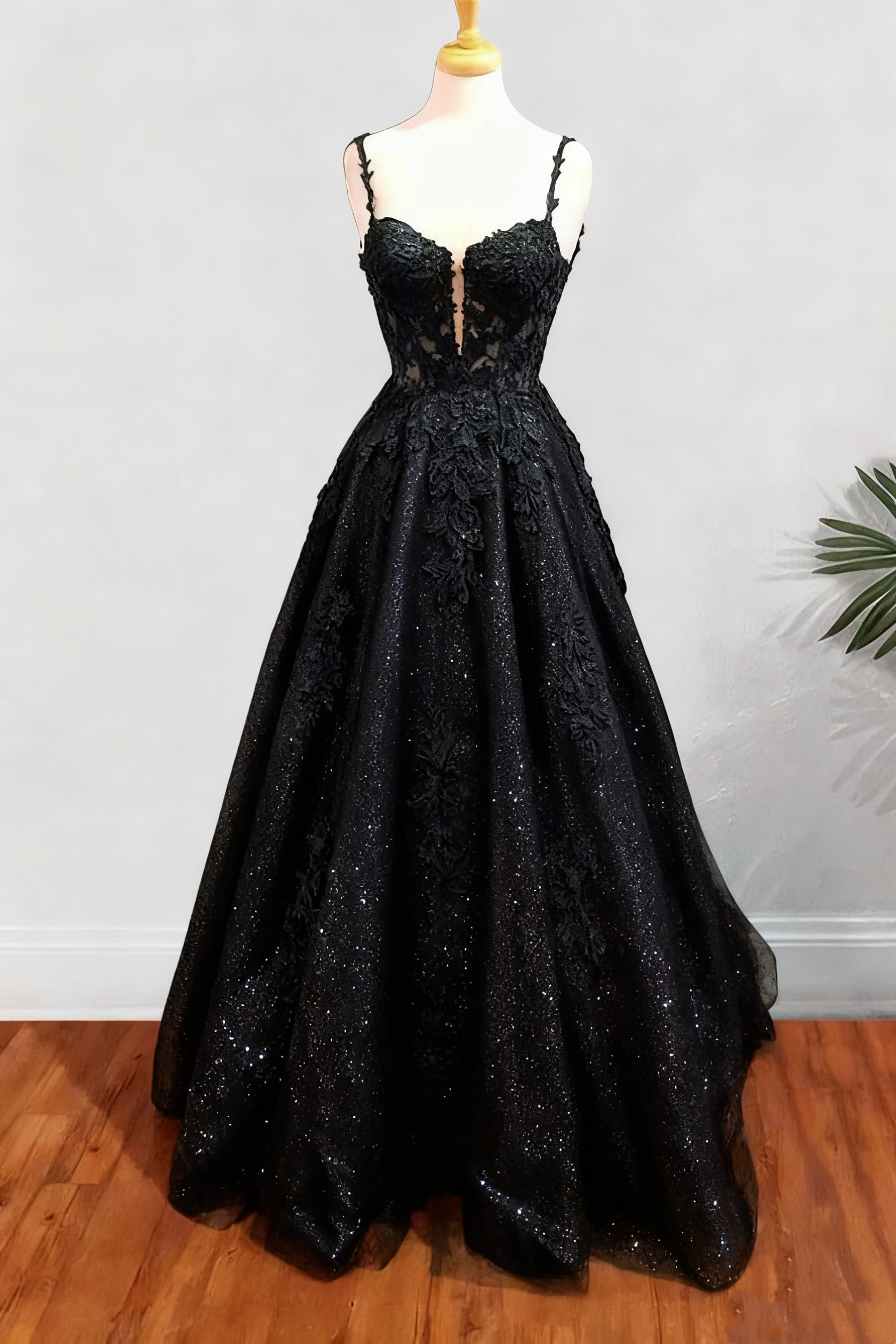 A-line Spaghetti Straps Long/Floor-Length Tulle Prom Dress With Beading Glitter Appliqued