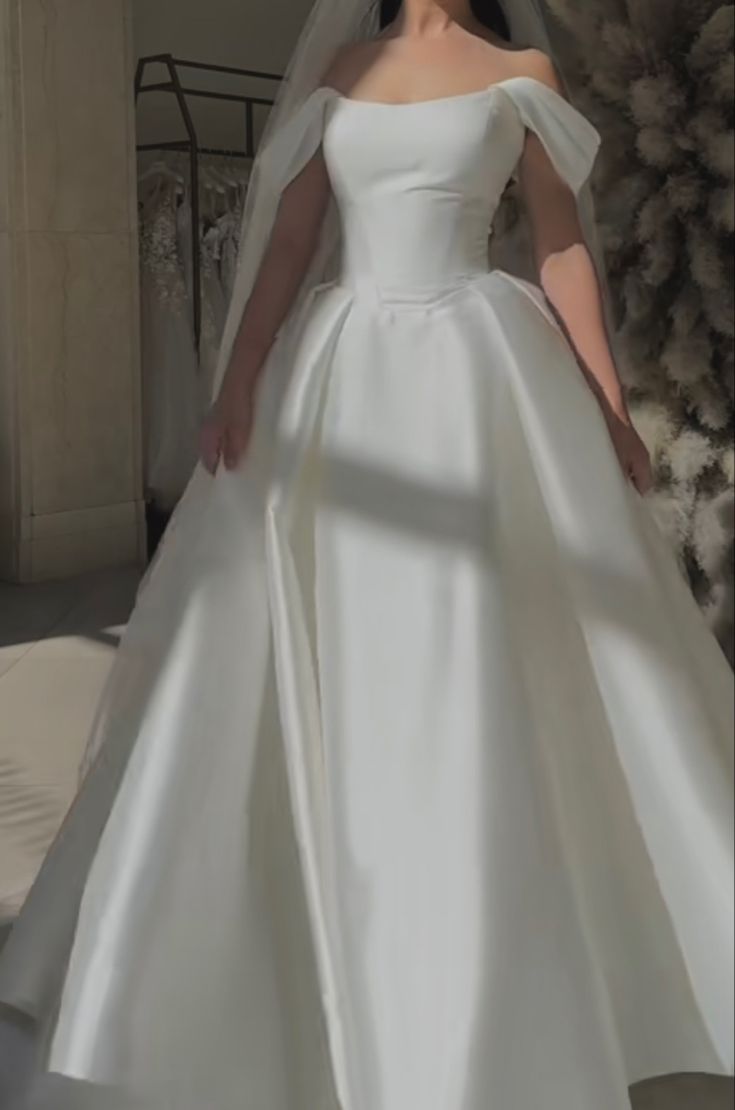 Vintage wedding dress Off the shoulders for women Satin lace-up bridal dress Custom made