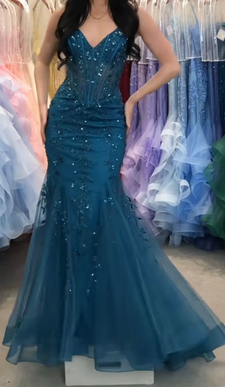 Sexy V-Neck Applique Tulle Mermaid Long Prom Dress