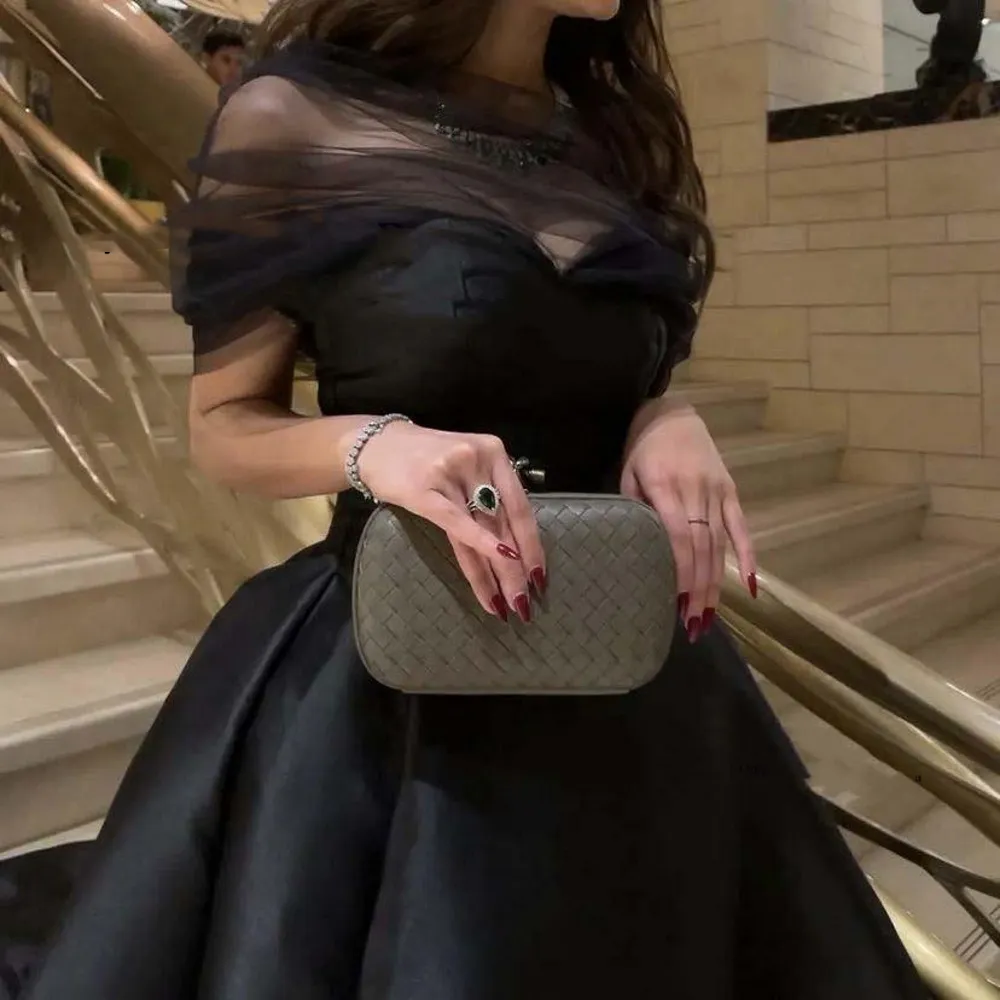 Vintage Black High Low Prom Dresses Ball Gown Long Satin Simple Evening Gowns Off Shoulder Elegant Women Special Occasion Dress
