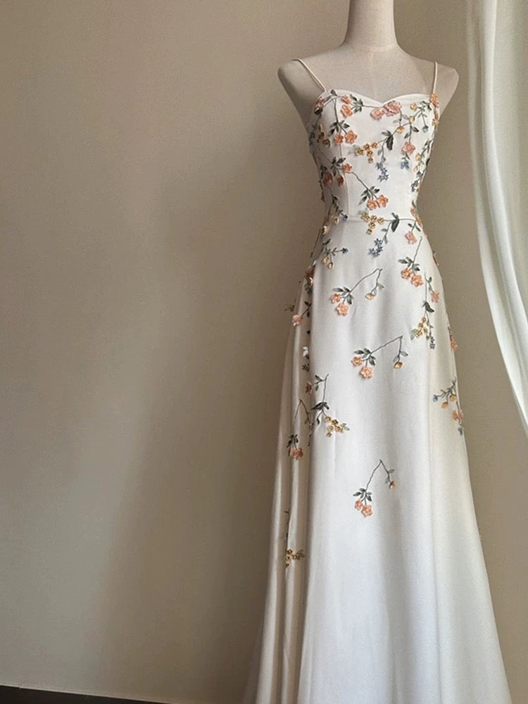 Vintage A Line Spaghetti Straps Long White Prom Dresses Evening Dress With Appliques