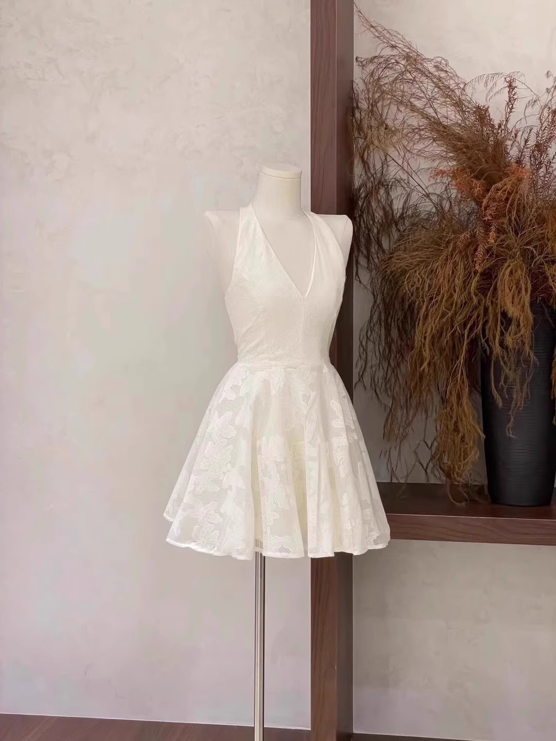Chic A Line Halter V Neckline Short White Women's Holiday Dresses