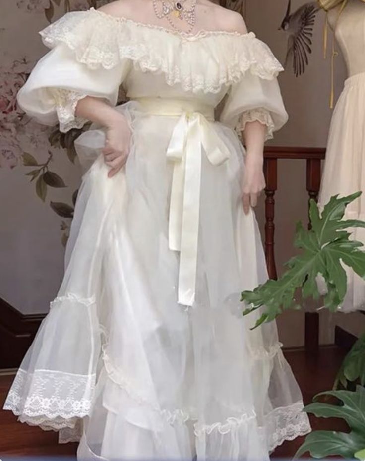 Vintage Victorian Style White Princess Dress Retro Lace Puff Sleeve Romantic Dress
