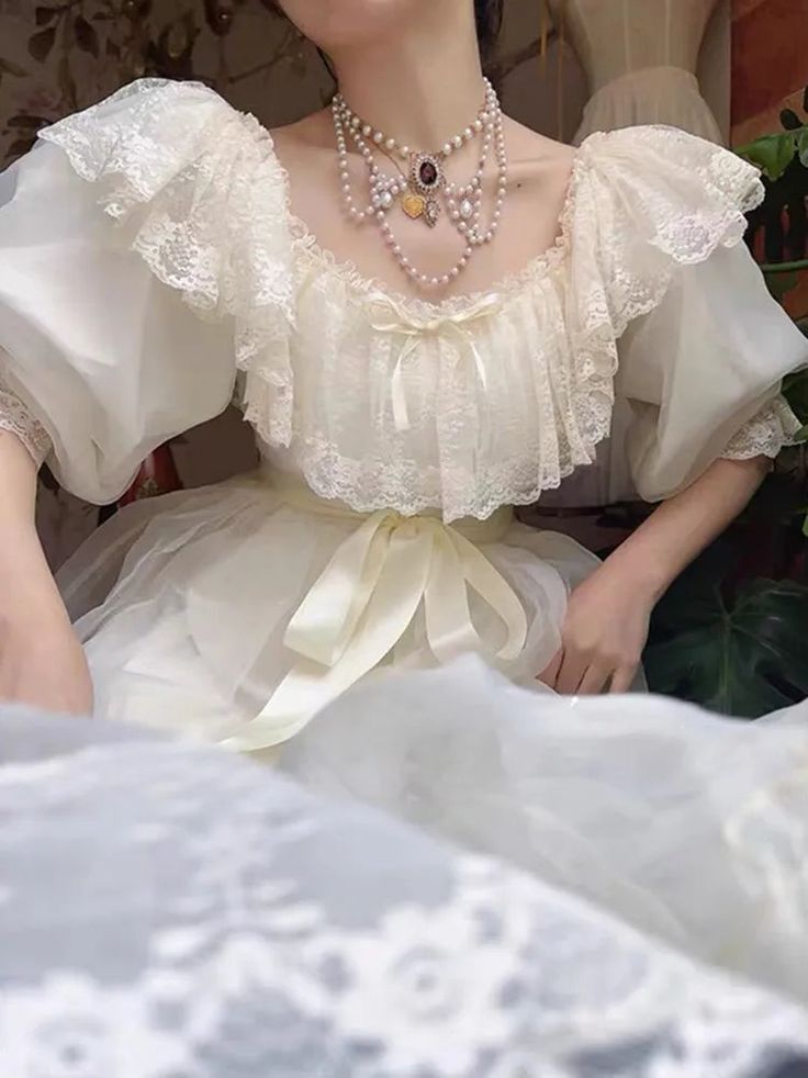 Vintage Victorian Style White Princess Dress Retro Lace Puff Sleeve Romantic Dress