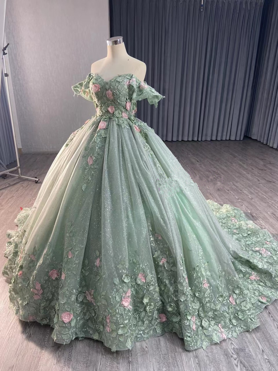 Shiny Green Ball Gown Tulle Appliques Sequins 3D Flower Sweet 16 Dress Prom Dress