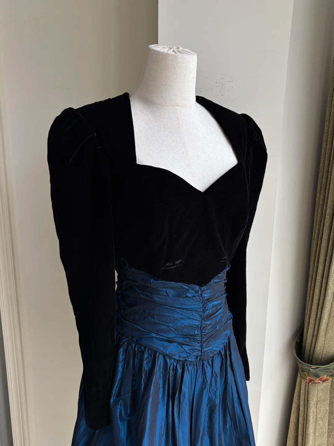 Vintage Black And Blue A-line Long-sleeved Velvet And Satin Prom Dress Evening Dress