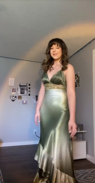 Green Vintage Satin Prom Dress V Neck Evening Dress 21st Birthday Outfit