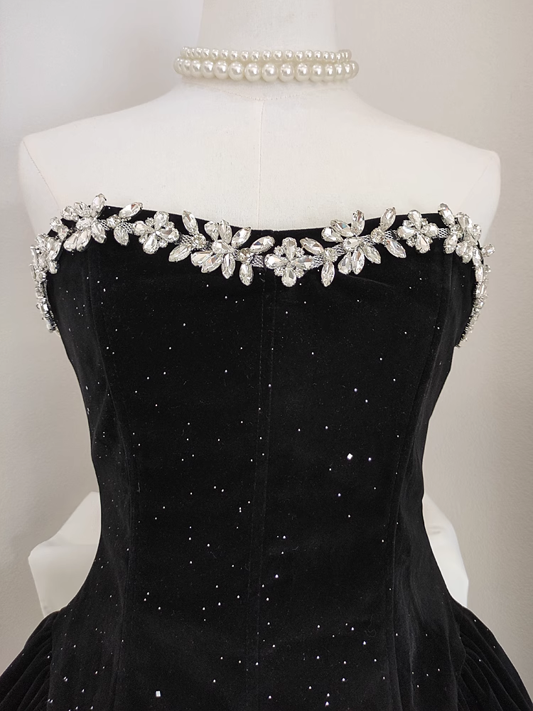 Sexy A Line Strapless Black Velvet Ruffles Vacation Dresses Short Birthday Outfits
