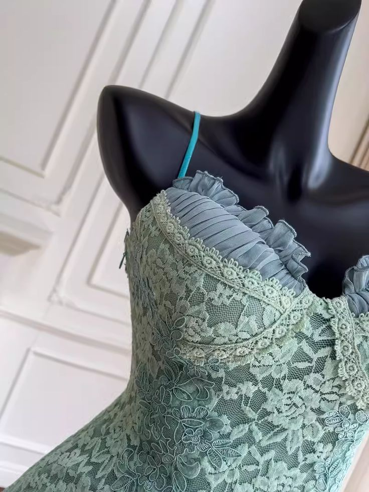 Unique Green Spaghetti Straps Lace Birthday Outfit Homecoming Dress