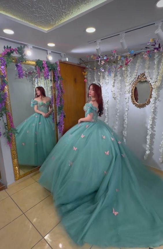 Quinceanera Dress with 3D Butterfly Sleeveless Ball Gown