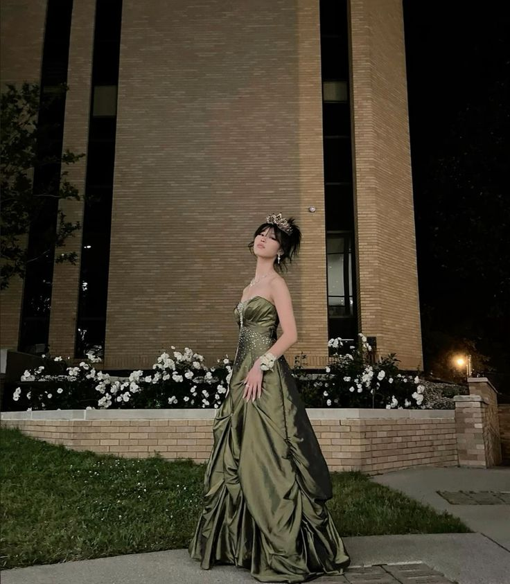 Luxurious Strapless Ball Gown Vintage Green Beaded Prom Dress Evening Dress