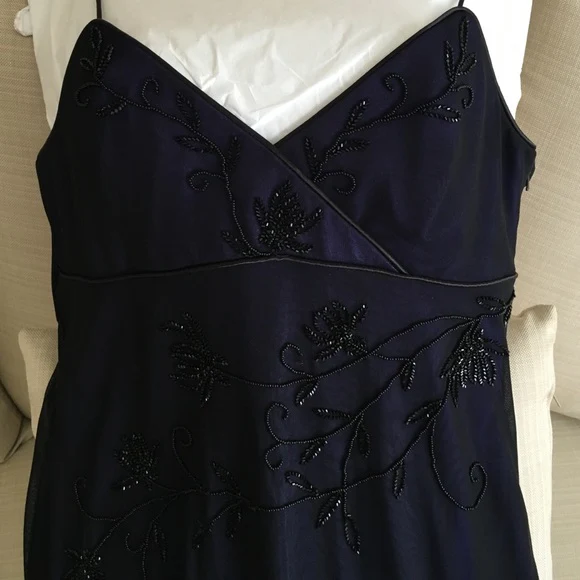 Luxurious Navy Blue Beaded Evening Dress Spaghetti Straps V Neck Prom Party Gown