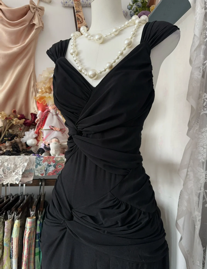 Classic V Neck Black Satin Pleated Mermaid Long Evening Dress Formal Wedding Guest Dress