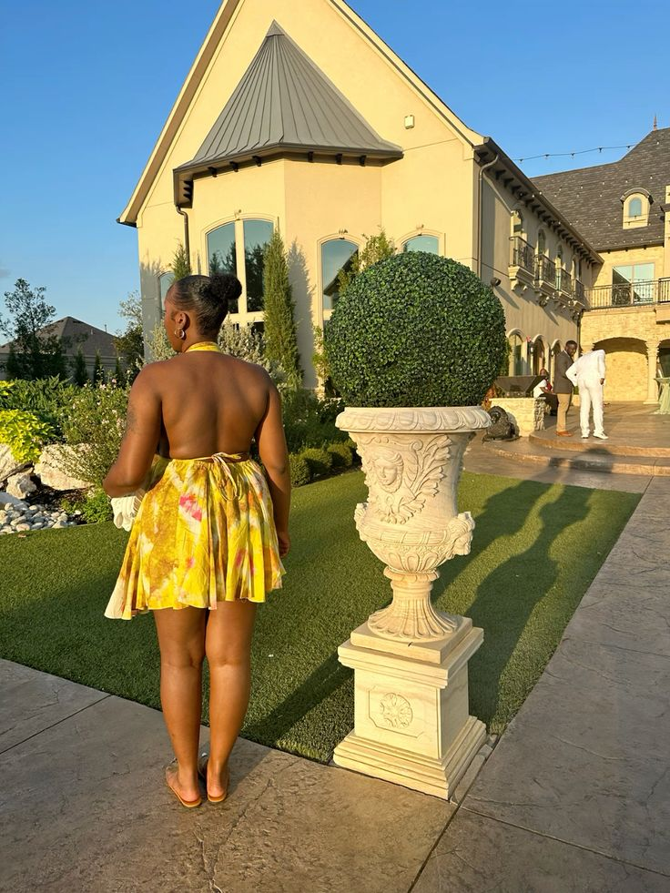 Sexy Halterneck Deep V-Neck Yellow Backless Mini Cocktail Dress Short Homecoming Dress