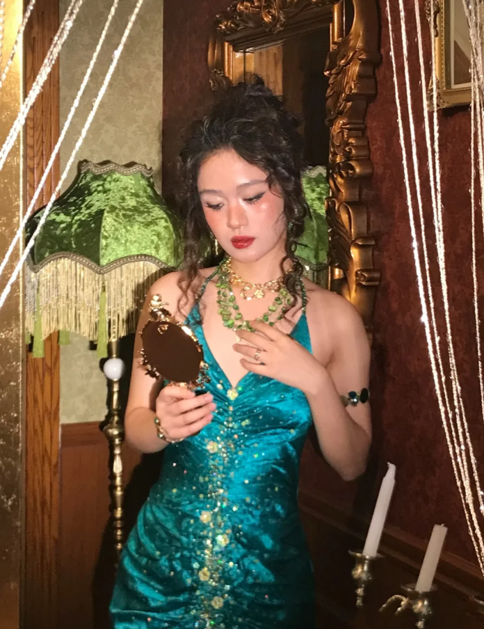 Vintage Emerald Green Halter V Neck Satin Beaded Appliques Mermaid Long Wedding Guest Dress Formal party Dress Birthday Prom Dress