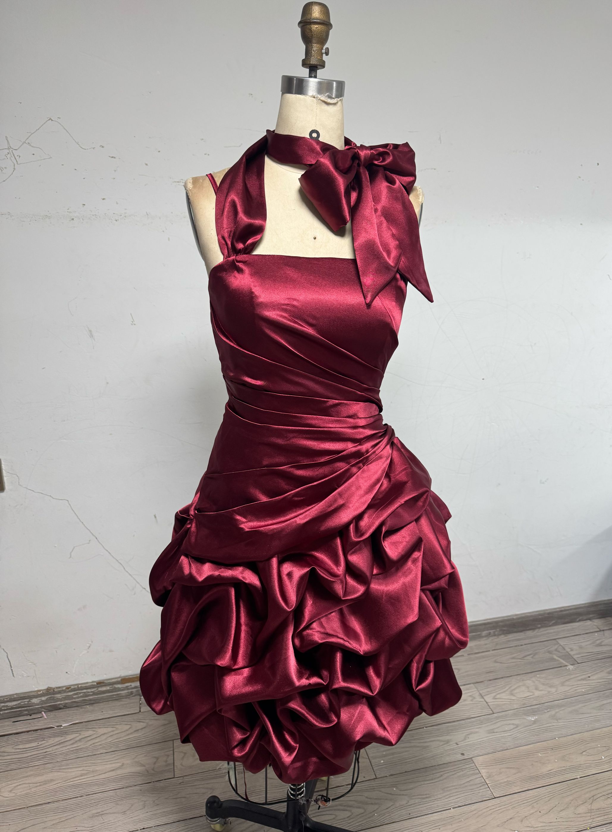 Halter Neck Burgundy Short Prom Party Dress Homecoming Dress